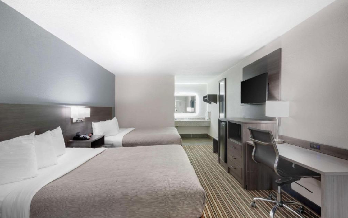 Family-friendly Guestrooms at Downtown Inn & Studio Suites