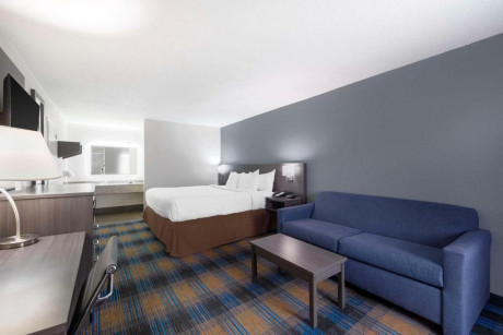 King Bed with Sofa - Non Smoking